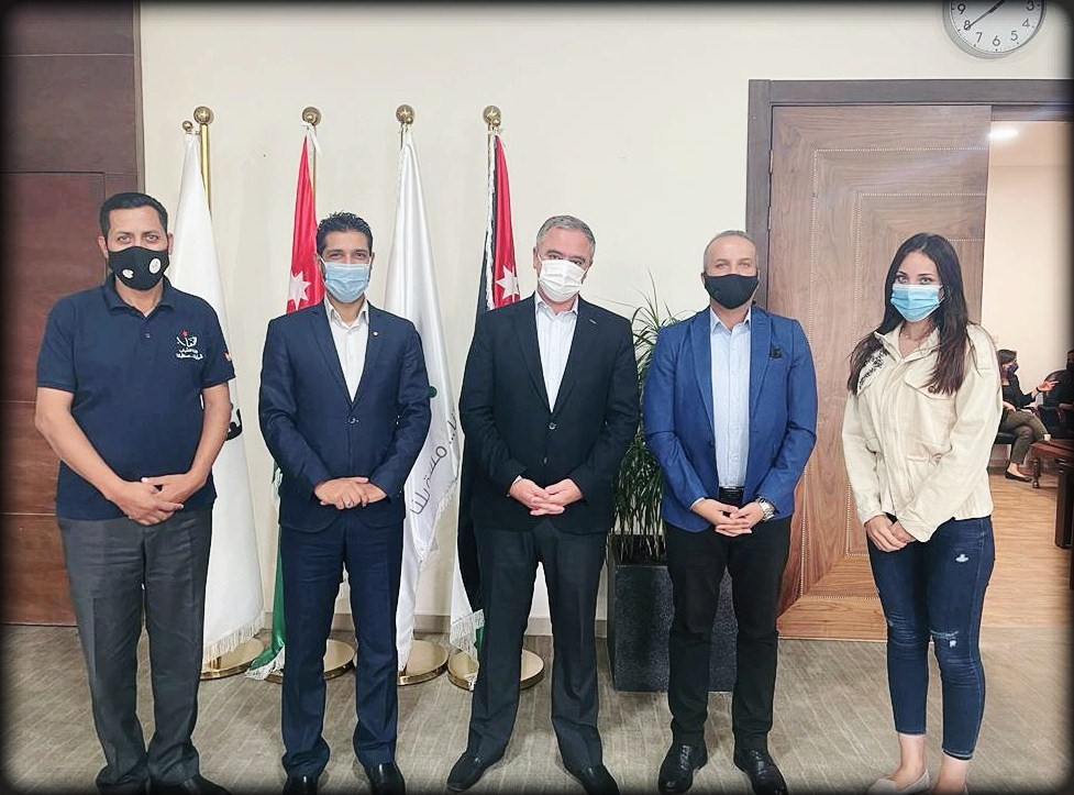 وزير الشباب يثمن جهود البرنامج الوطني