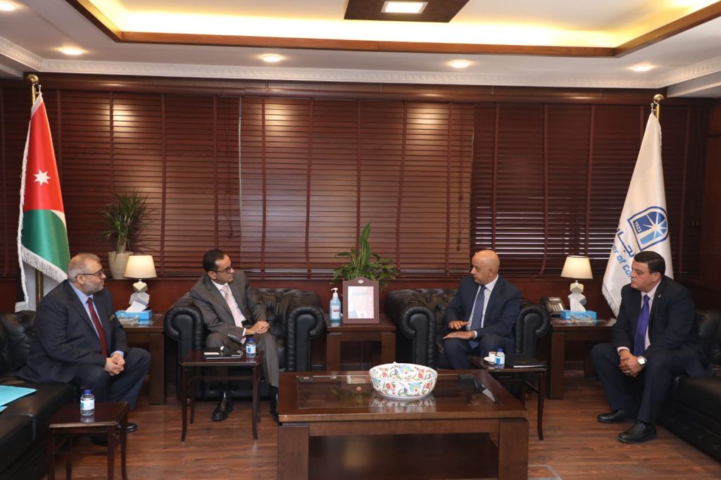 الحاج توفيق يدعو لتطوير علاقات الاردن