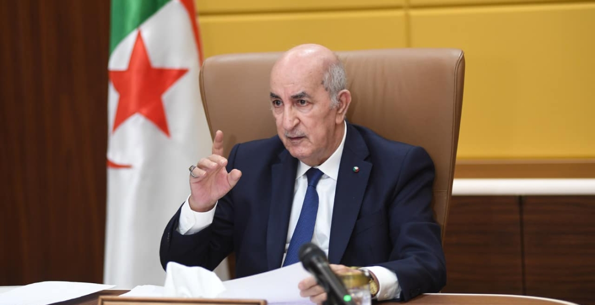 تبون يتهم دولا من “الجوار” بشن