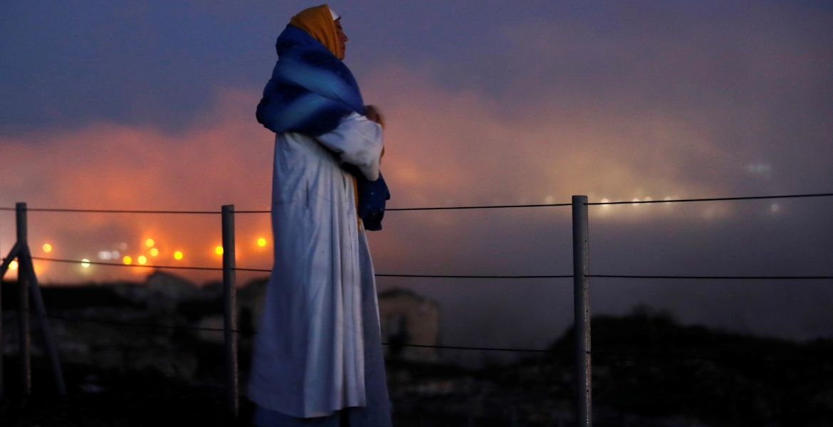 أحدهم يعيش في دولة عربية.. 8