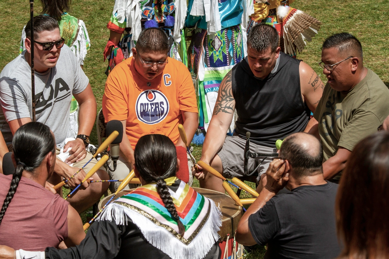 شعوب لا تعترف بالألوان ولا الكميات..