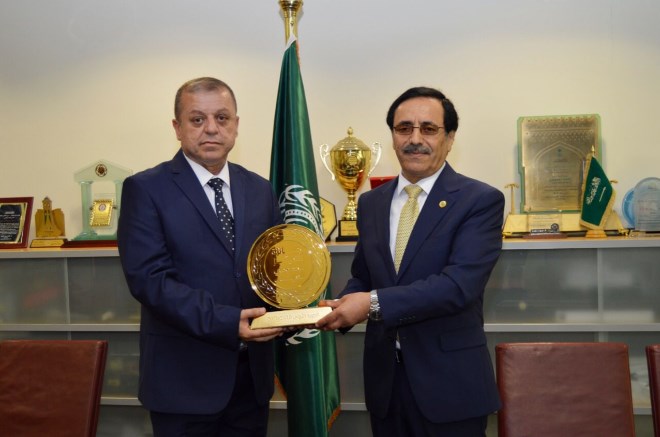 العميد رامي الدباس يتسلم جائزة التميز