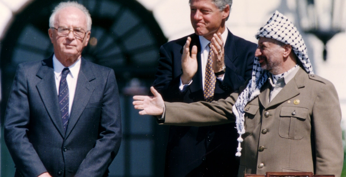 لا تلعن الزمن .. لكن اسأل