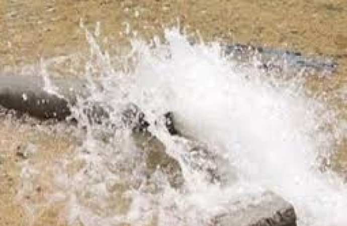 وقف خط ناقل رئيسي يزود مدينة