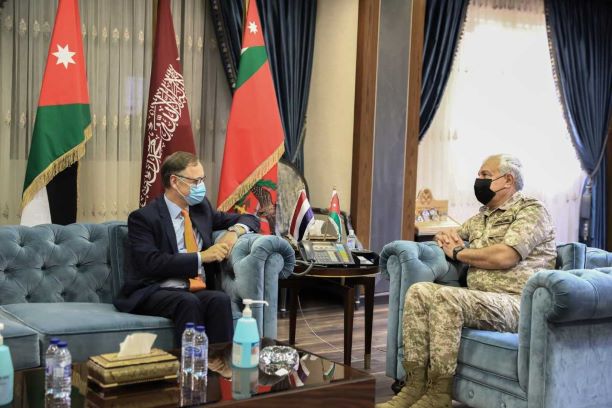 الحنيطي يبحث التعاون العسكري مع سفيري