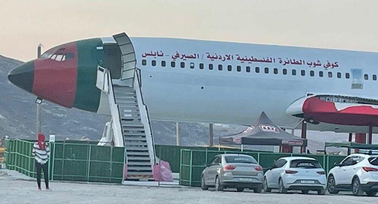 تحويل طائرة إلى مطعم الطائرة الفلسطينية