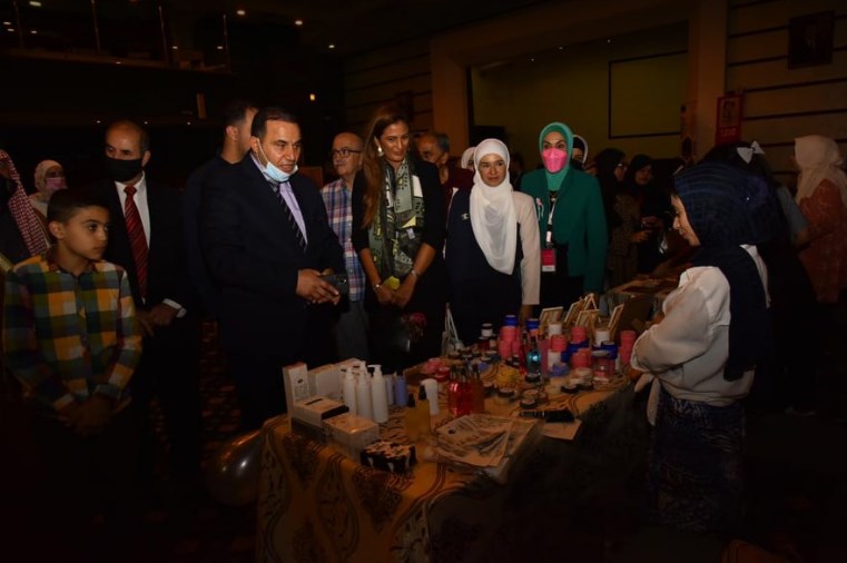 أبو قاعود والبشير يرعيان مهرجان العائلة