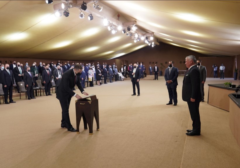 الملك يجتمع مع رئيس وأعضاء اللجنة