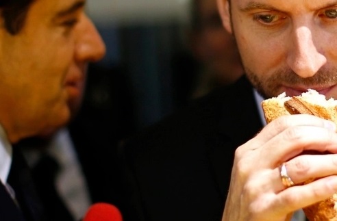 متطرفون يفسدون فرحة خباز عربي اختير