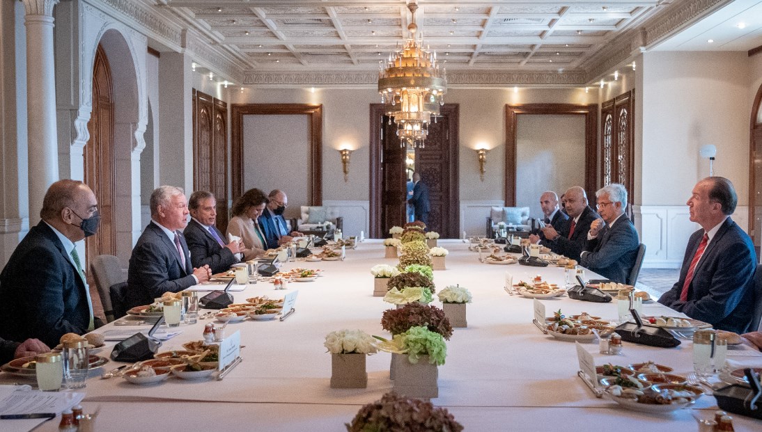 الملك يستقبل رئيس مجموعة البنك الدولي..