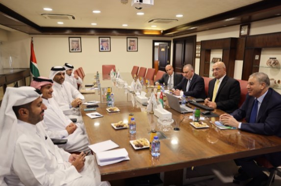 وفد قطري برئاسة آل ثاني يزور