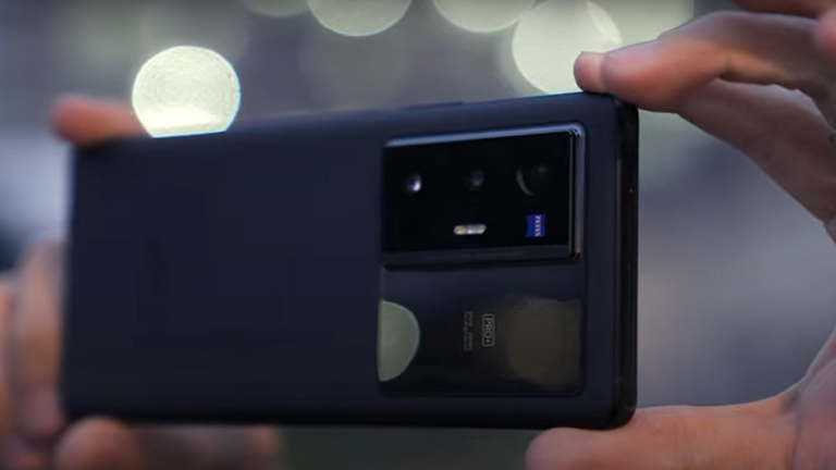 أقوى منافس لهواتف سامسونغ يكتسح الأسواق