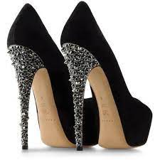 تحذير للنساء.. الكعب العالي يهددك بانحراف