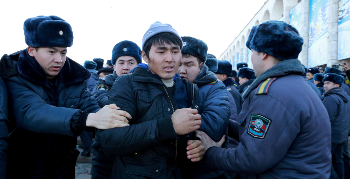 محقق صيني يفر لأوروبا ويكشف أساليب