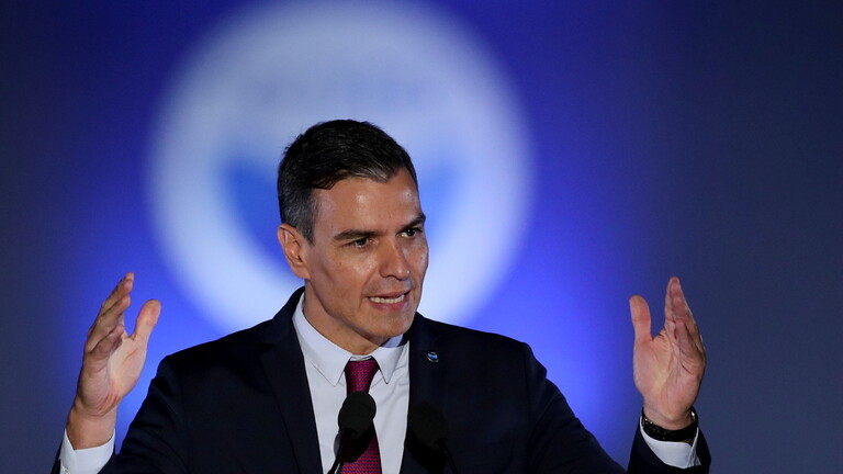 إسبانيا تبحث في دفع 300 دولار