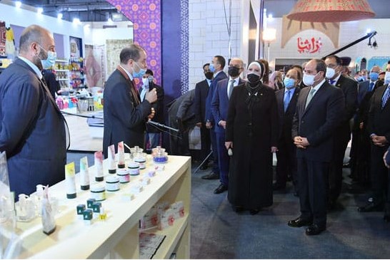 الرئيس المصري يزور الجناح الأردني بمعرض