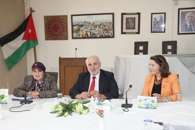 د. موسى شتيوي يحاضر في منتدى