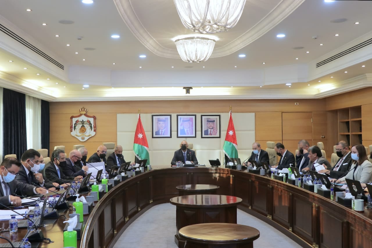 قرارات الحكومة قبل تقديم الوزراء استقالاتهم