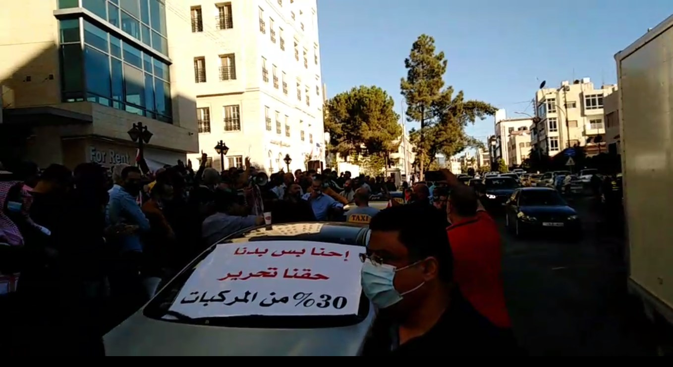 أمام وزارة النقل.. سائقو تاكسي الاستثمار