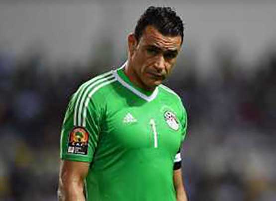 شاهد.. عصام الحضري يزيح ميكروفون beIN