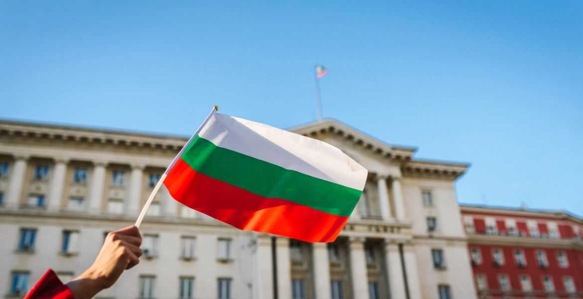 يومئون برأسهم بنعم ويقصدون “لا”، ويدعسون