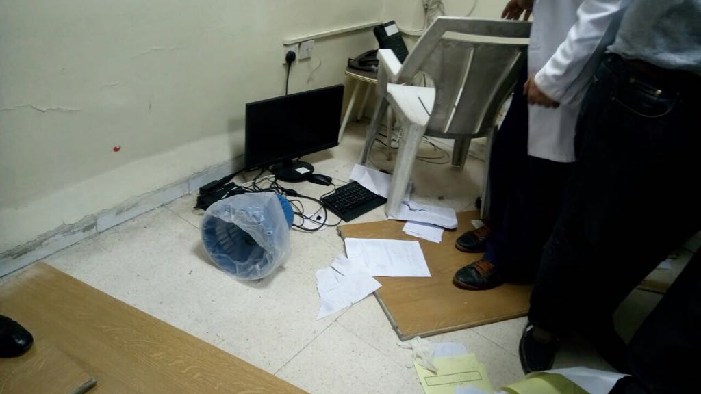 8288 8288 8288مرافقا مريضة يعتديان على