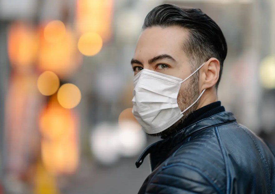 السعودية تخفف قيود كورونا.. لا كمامات