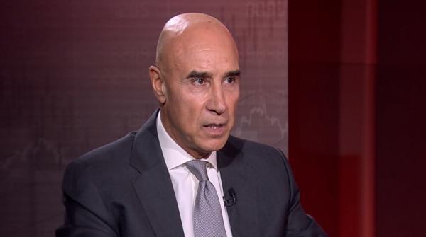 ما مدى قانونية بقاء خيري عمرو