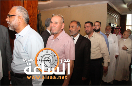 1300 شخصية على مائدة جبهة العمل