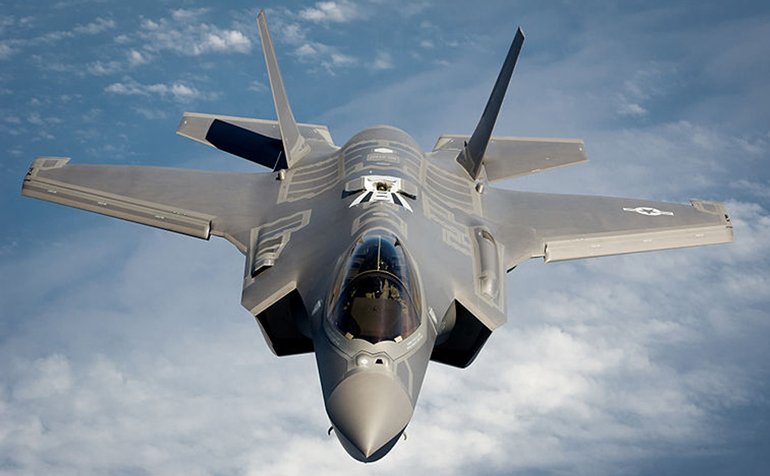 مقاتلات إف 35 الشبح تخنق طياريها..