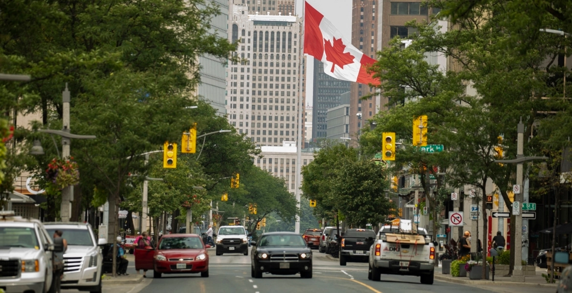 مذيع كندي يدفع ثمن تشهيره بمحام