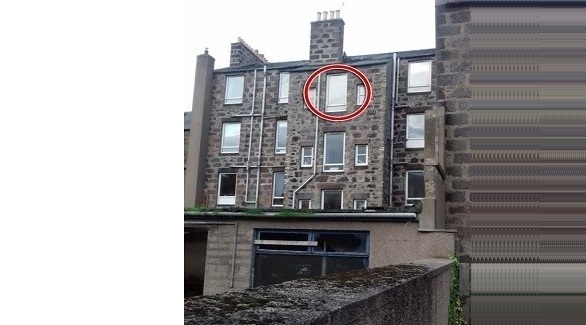 تسقط من نافذة في الطابع الرابع