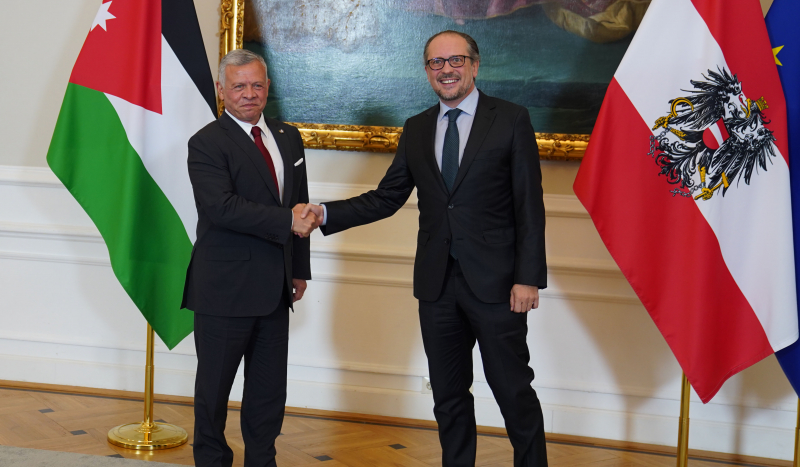 الملك والمستشار النمساوي يبحثان تعزيز التعاون