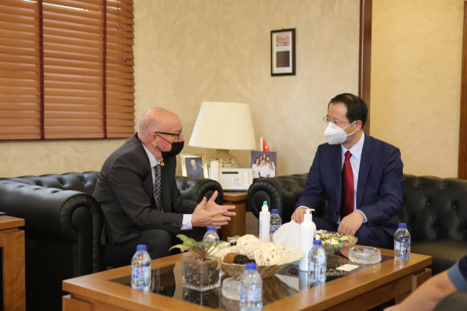 الكسبي يبحث التعاون الإنشائي مع الصين