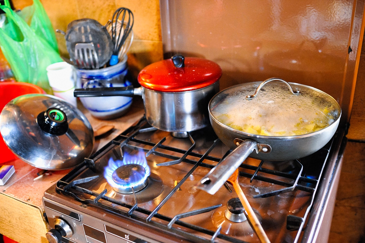 منها وضع أوراق القصدير أسفل رؤوس