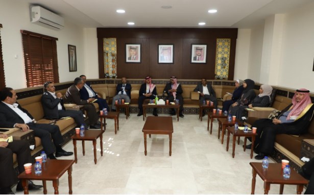 الحجايا يلتقي نواب البادية ويبحث معهم