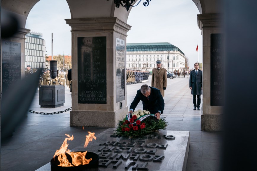 الملك يزور نصب الجندي المجهول في