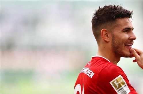 محكمة في مدريد توقف حكما بحبس