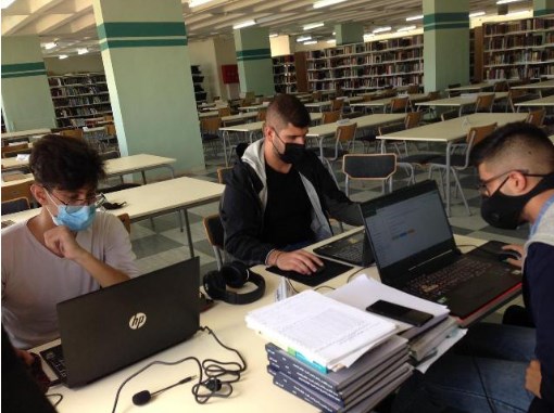 الطالب مالك أنس من عمان الاهلية