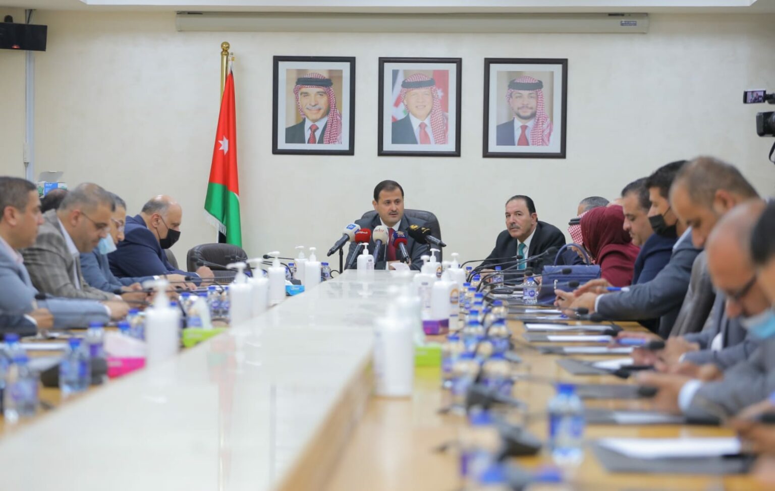 التعليم النيابية: نقف إلى جانب المعلم