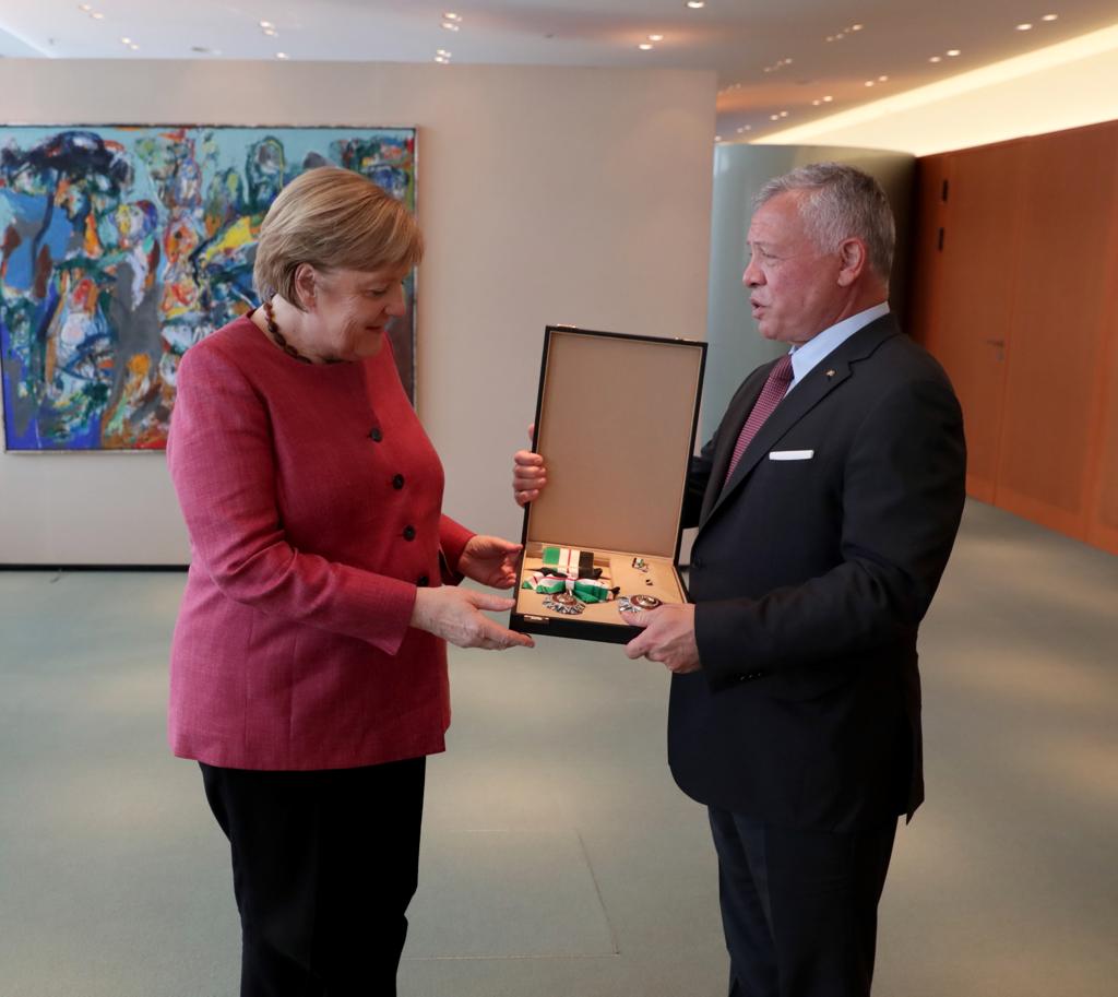 الملك عبر تويتر: ممتنون للقيادة الحكيمة