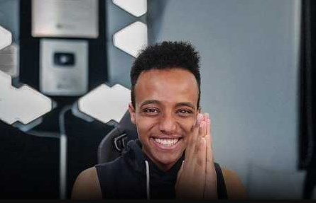 «يوتيوبر» كويتي يجمع مليون دولار في