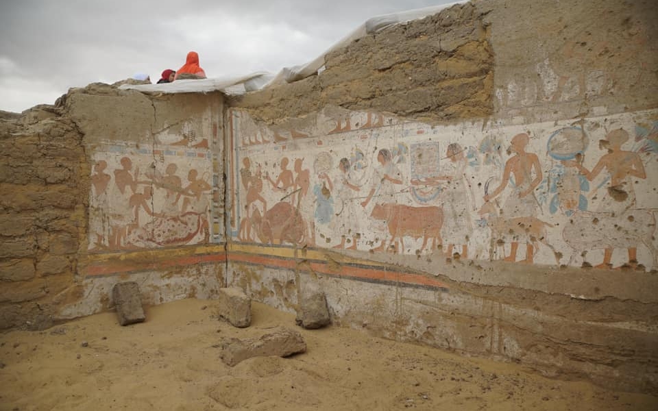 اكتشاف مقبرة فرعونية جديدة بمصر لرئيس
