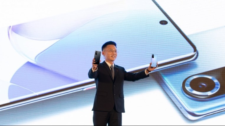 هواوي تطلق رائد عصره وملك الكاميرا