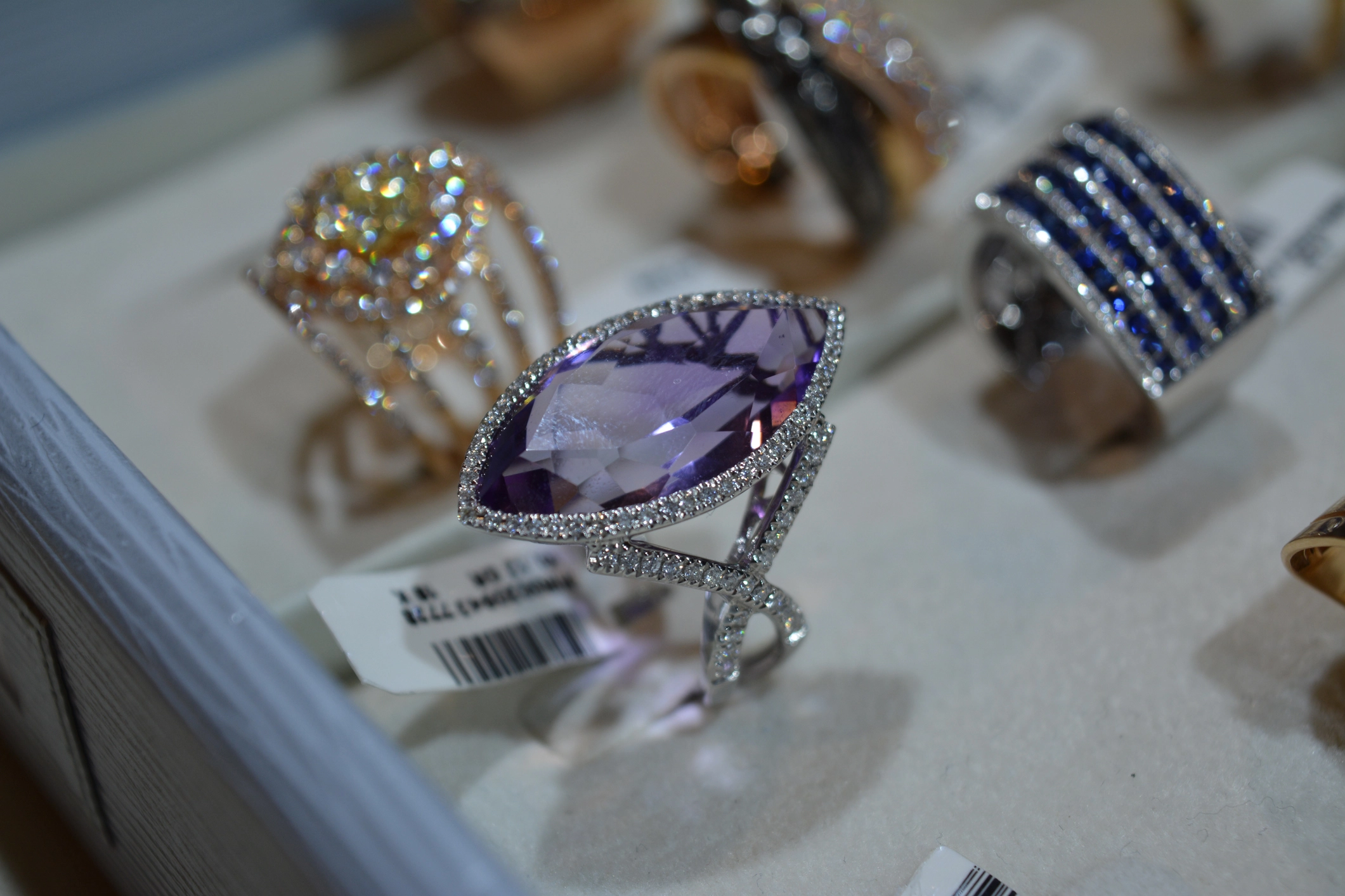 قراصنة يخترقون شركة مجوهرات ويطلبون فدية