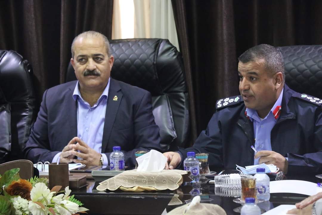 اجتماع لمناقشة موضوع مخالفات الأرصفة في