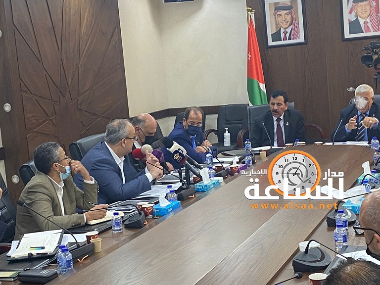 بلقر: ليس لدي 1638 سكرتيرات.. وبقعد