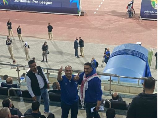 النائبان العياصرة وابو حسان في المدرجات