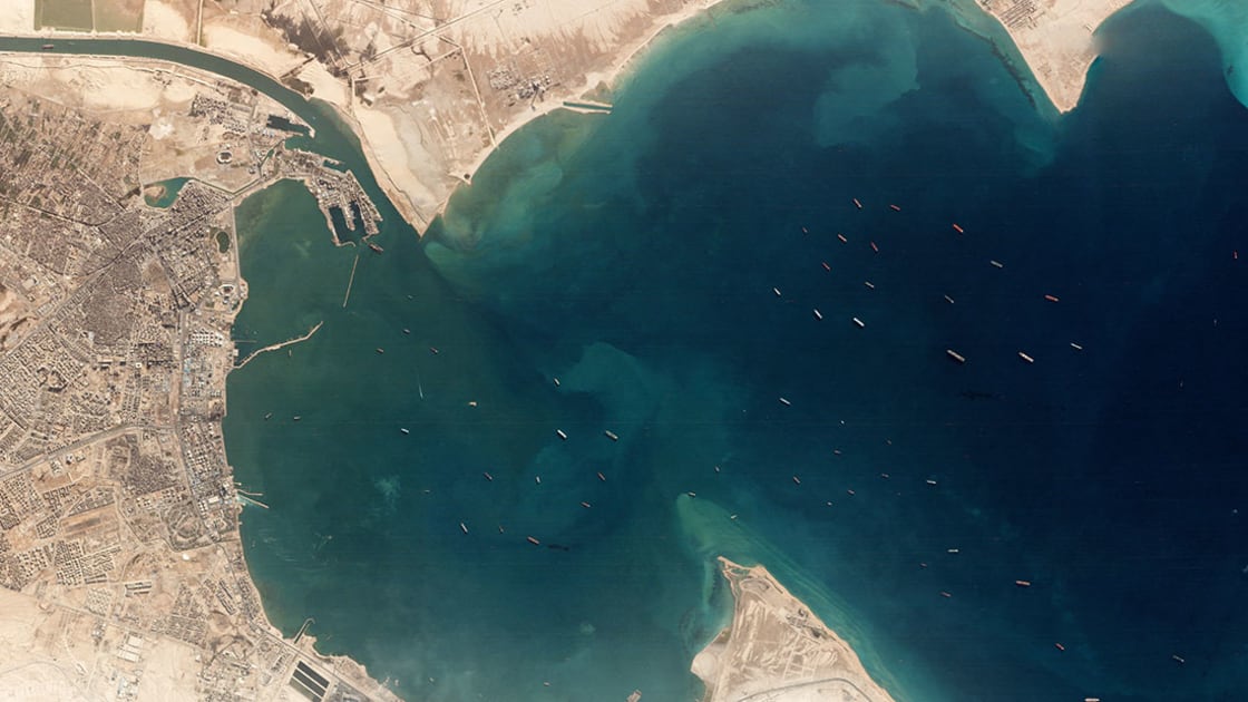 قناة السويس سترفع رسوم العبور في