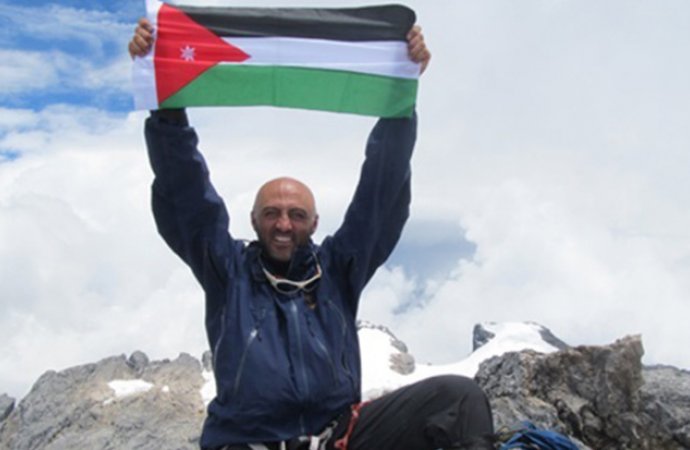 الأردني مصطفى سلامة .. أول عربي